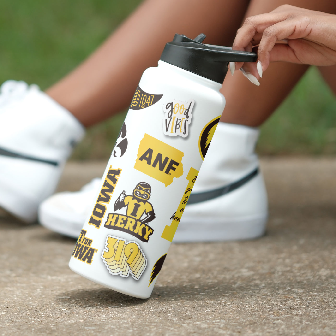 Iowa 34oz Native Quencher Bottle
