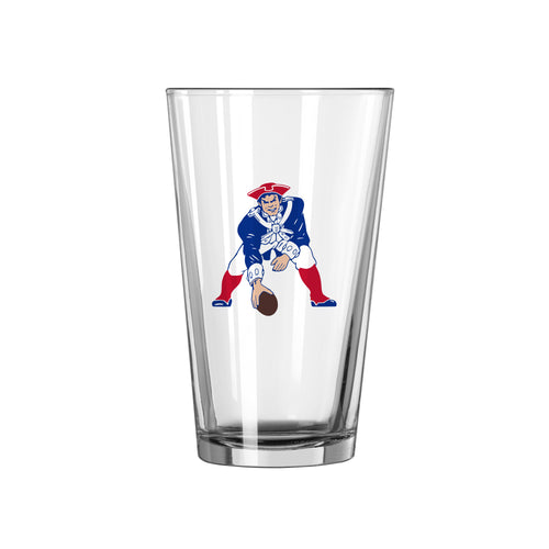 New England Patriots 16oz retro pint glass with team logo, durable drinkware for Patriots fans.